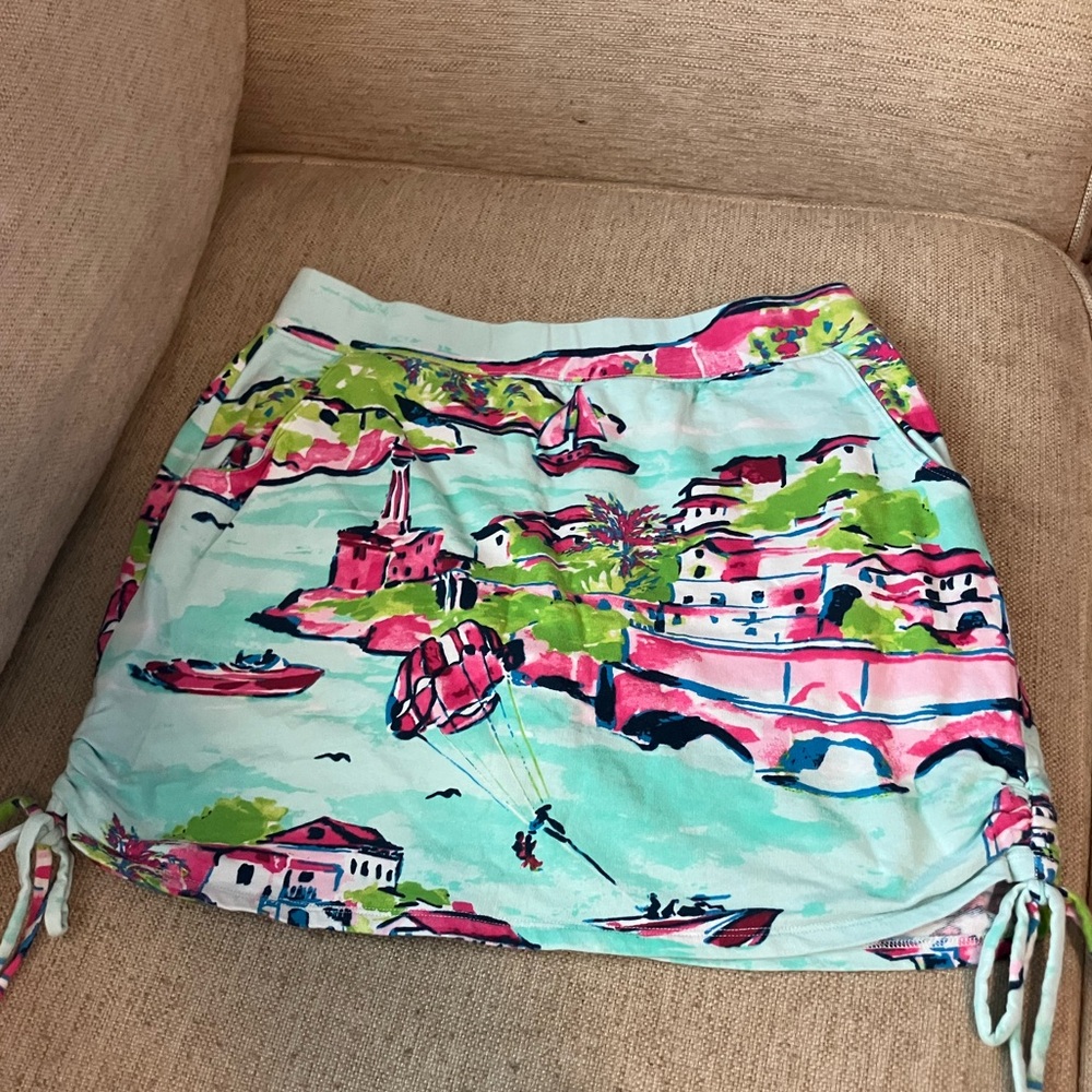 Crown & ivy tie skirt with Rome vacation design - Picture 2 of 8